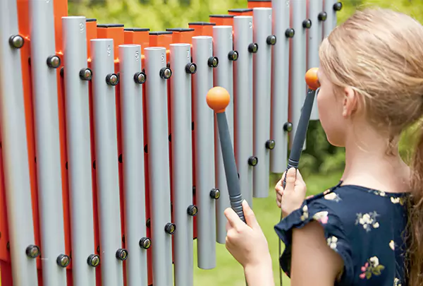 Hank Play is here to introduce children's percussion instruments
